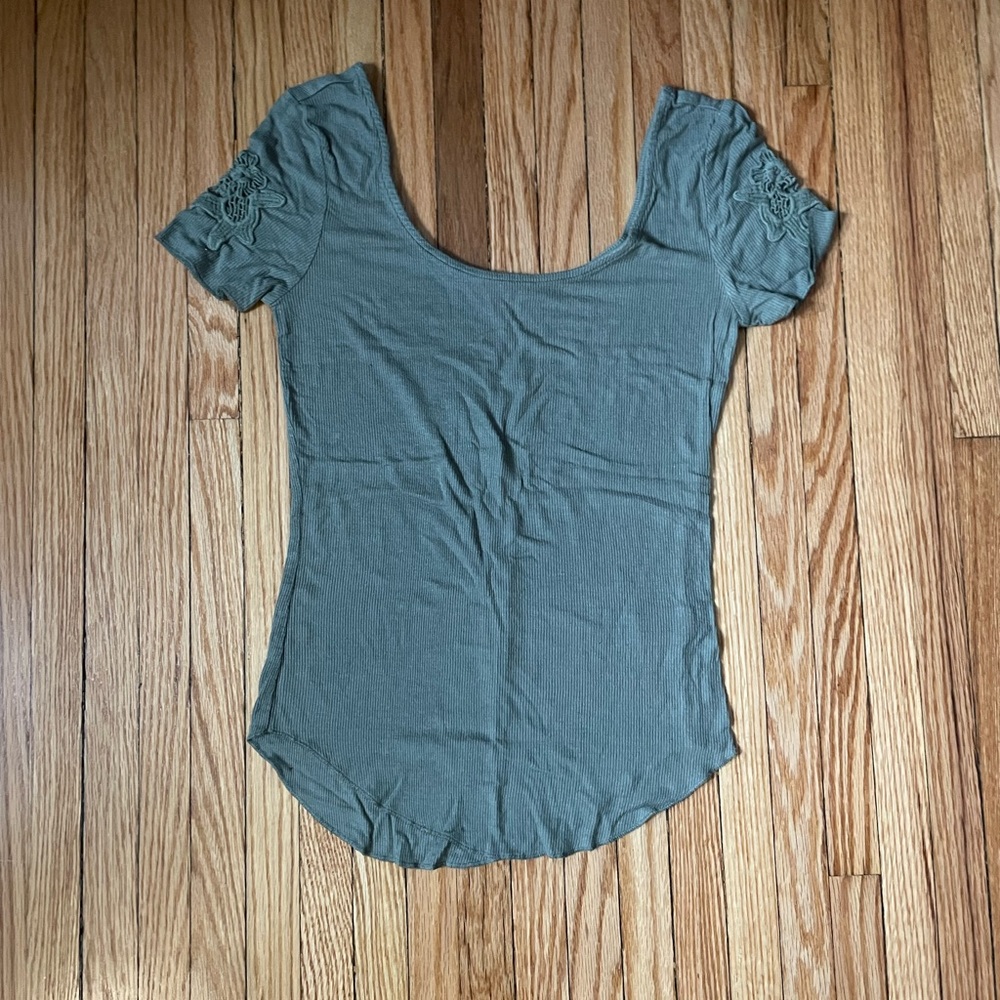 Scoop neck tee